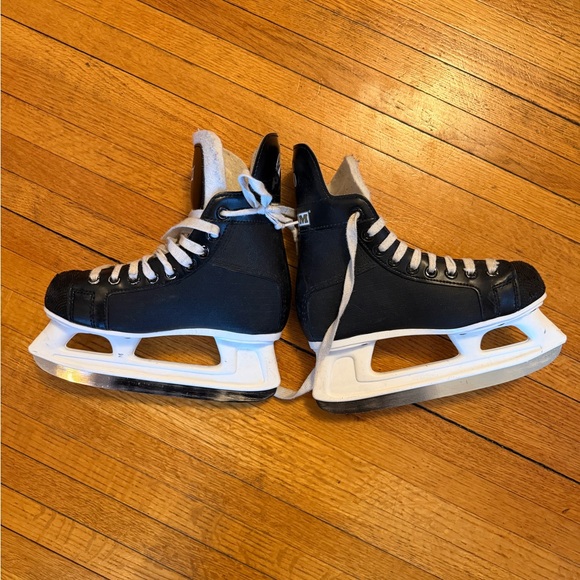 CCM Champion 90 Ice Skates - Picture 2 of 5
